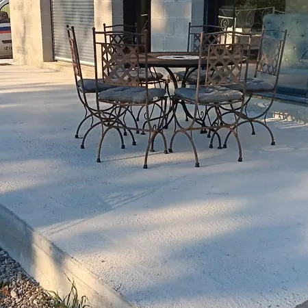 Дом отдыха Confort En Provence Avec Piscine, Ainsi Qu'un Parking Prive