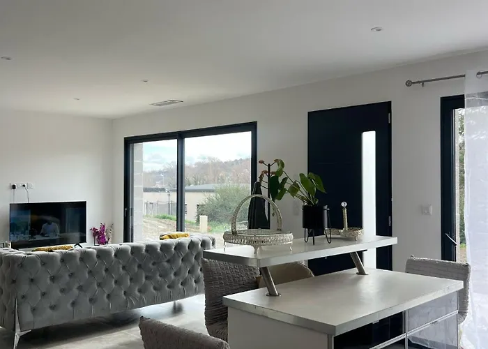 Confort En Provence Avec Piscine, Ainsi Qu'un Parking Prive Holiday home