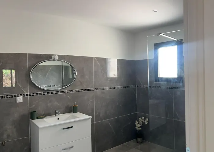 Confort En Provence Avec Piscine, Ainsi Qu'un Parking Prive Holiday home *